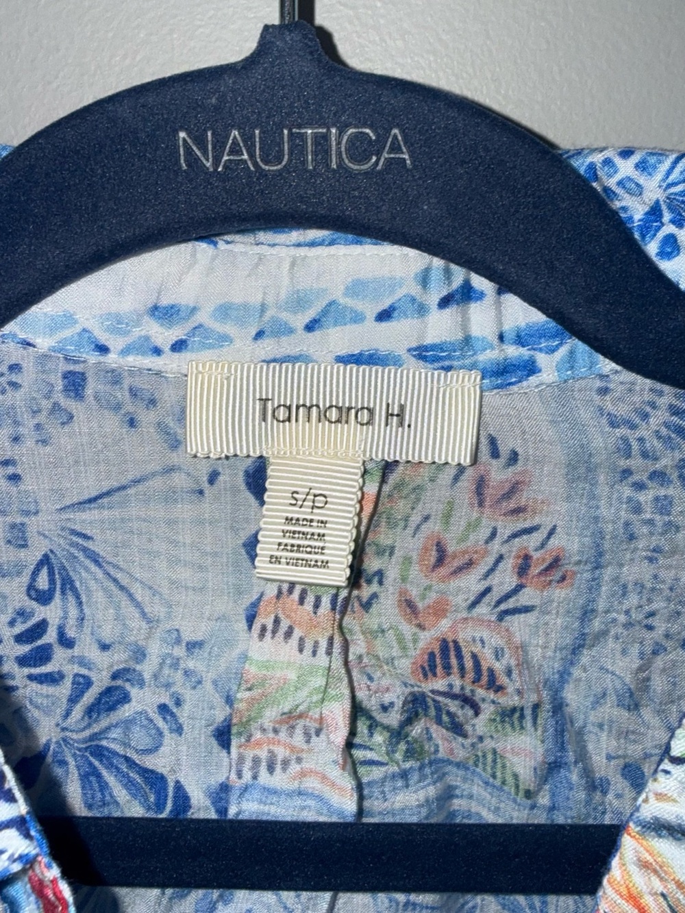 Sleeveless Blue Floral Tie-Hem Blouse - Picture 9 of 9